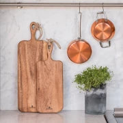 Skärbräda i akacia med handtag 46 x 18 cm